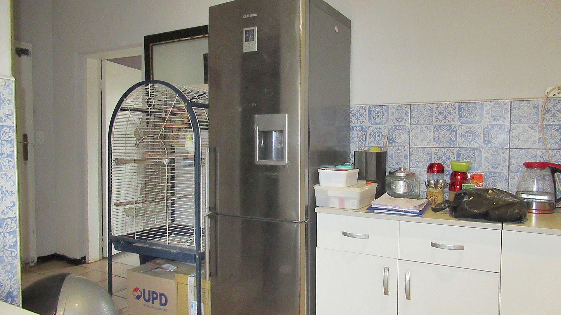 Kitchen - 26 square meters of property in Roodekrans