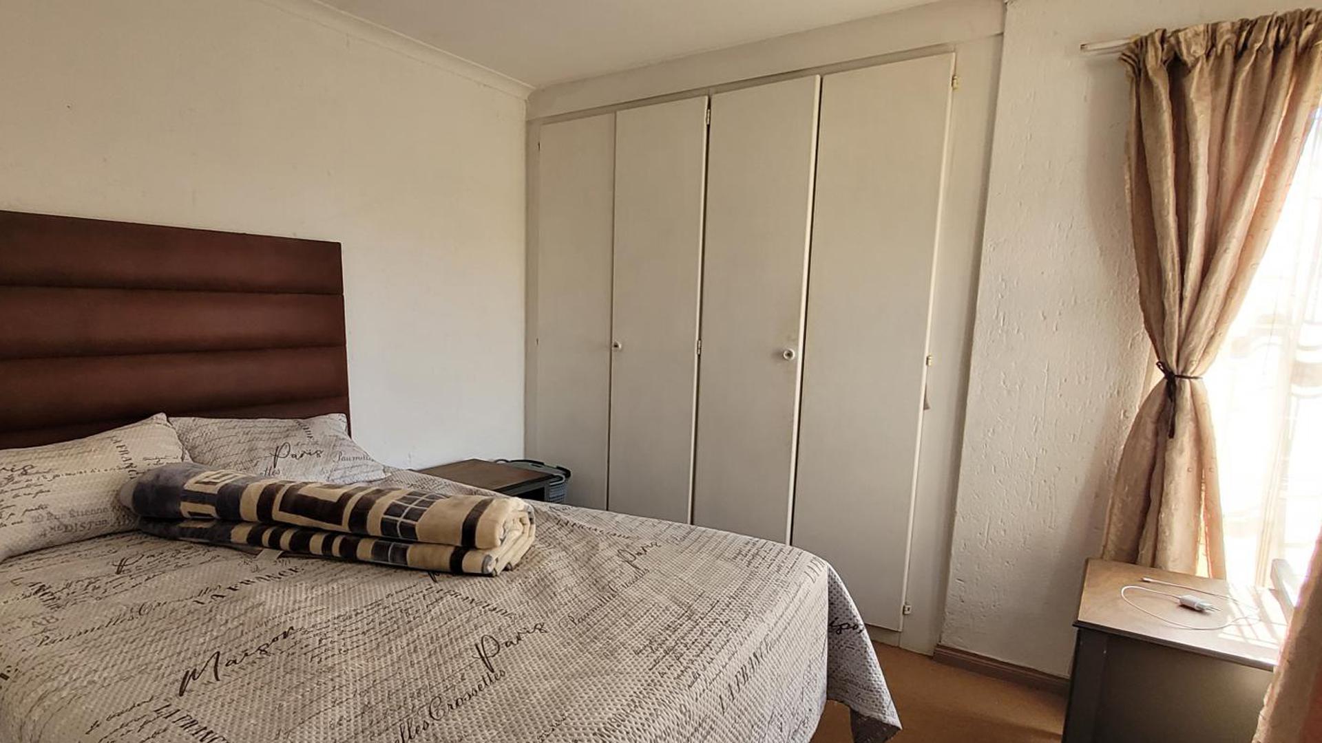 Bed Room 1 of property in Birchleigh