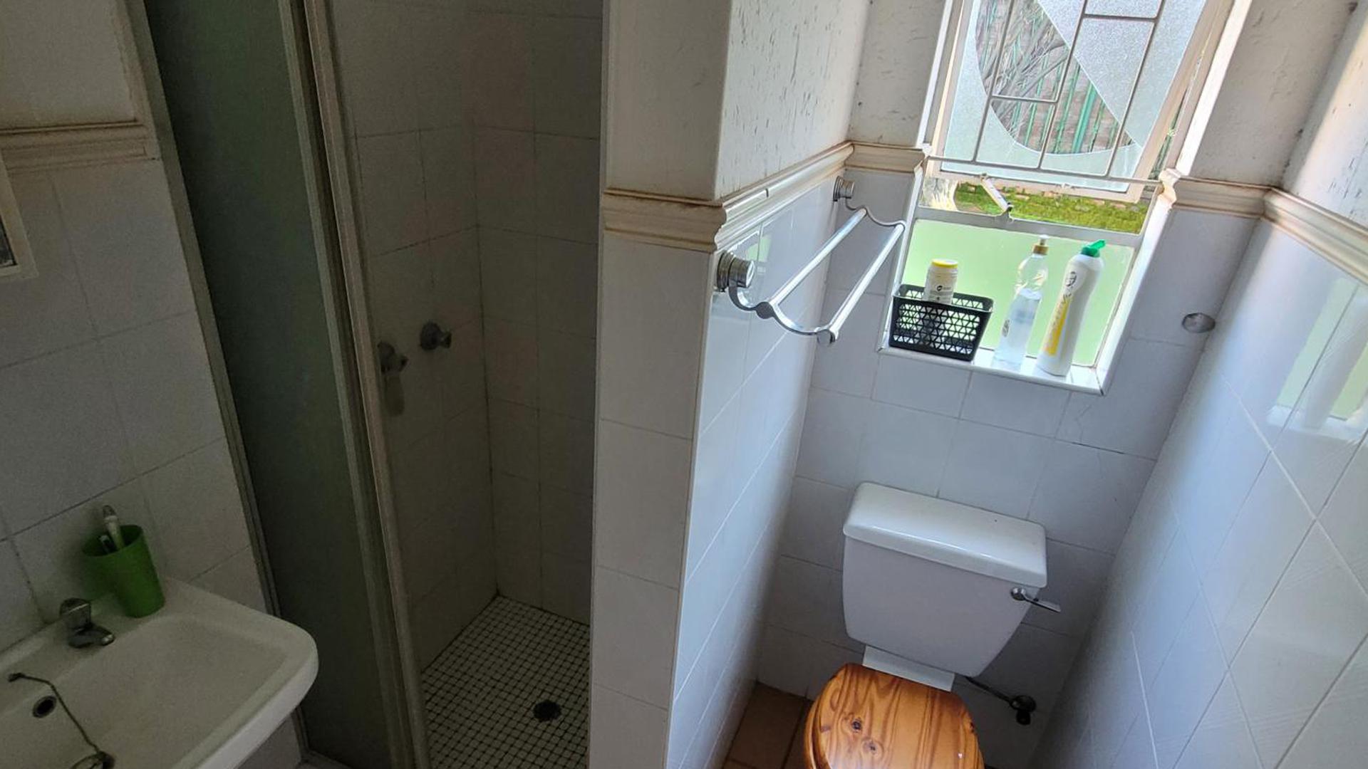 Bathroom 1 of property in Birchleigh