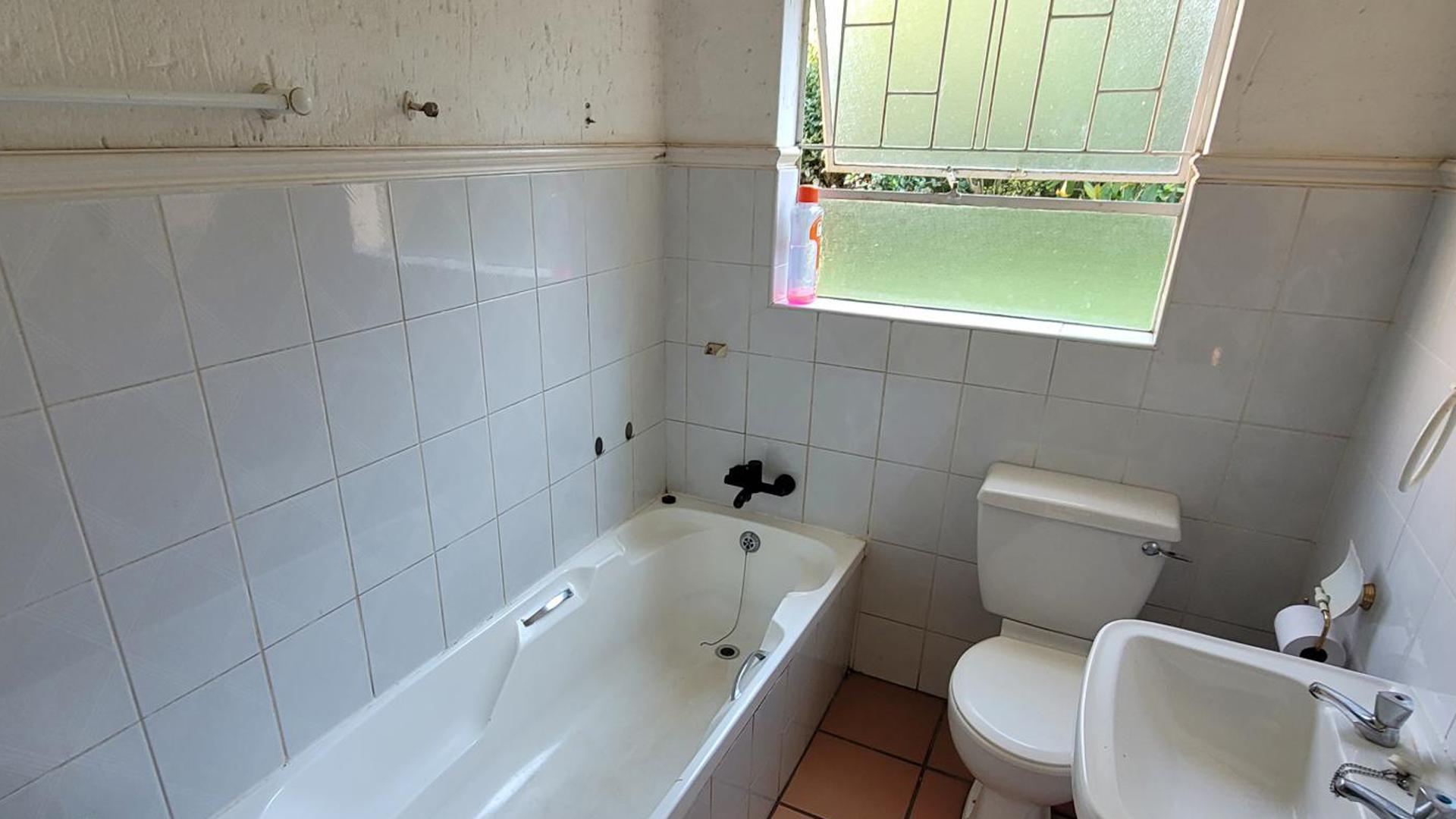Bathroom 2 of property in Birchleigh