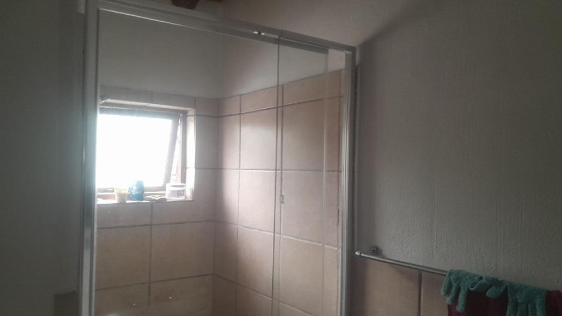 Bathroom 1 of property in Paulshof