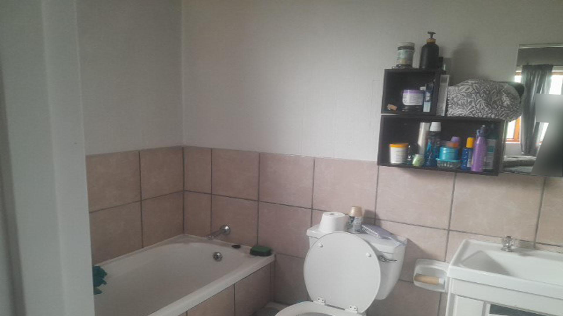 Bathroom 1 of property in Paulshof