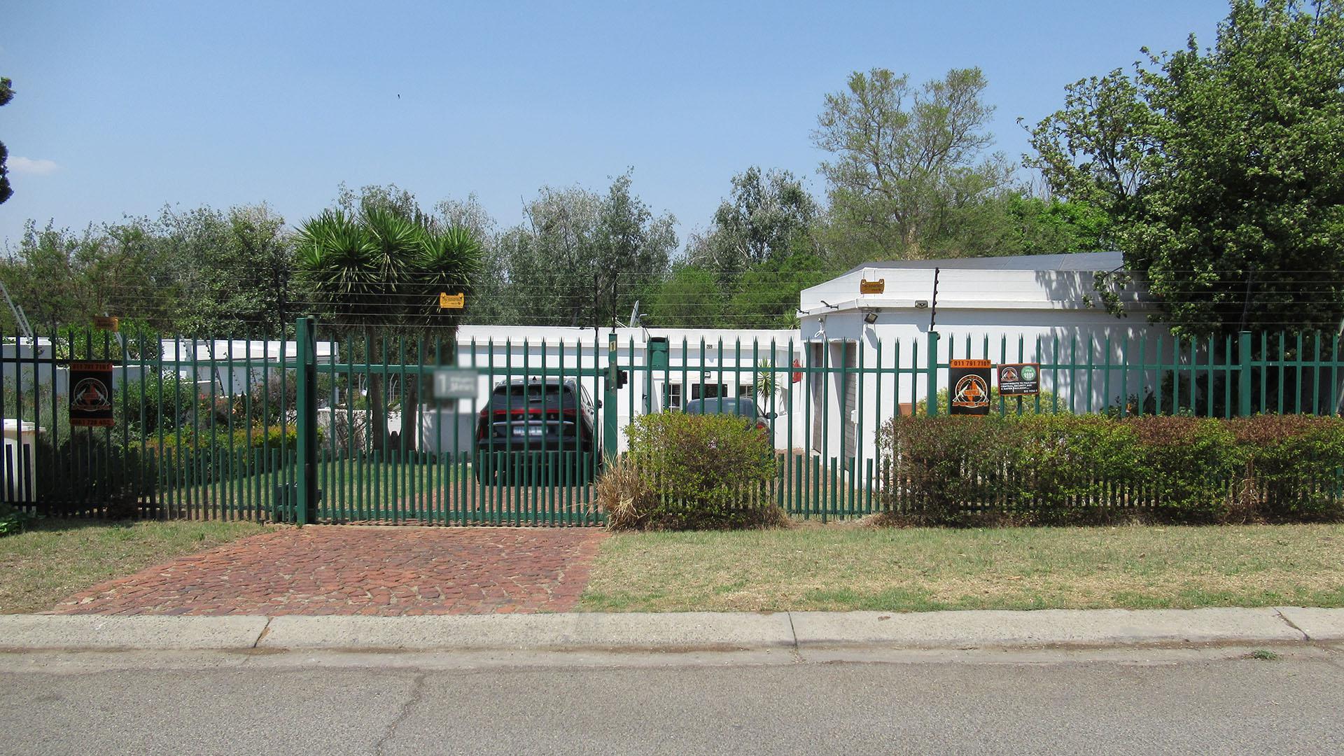 Front View of property in Paulshof