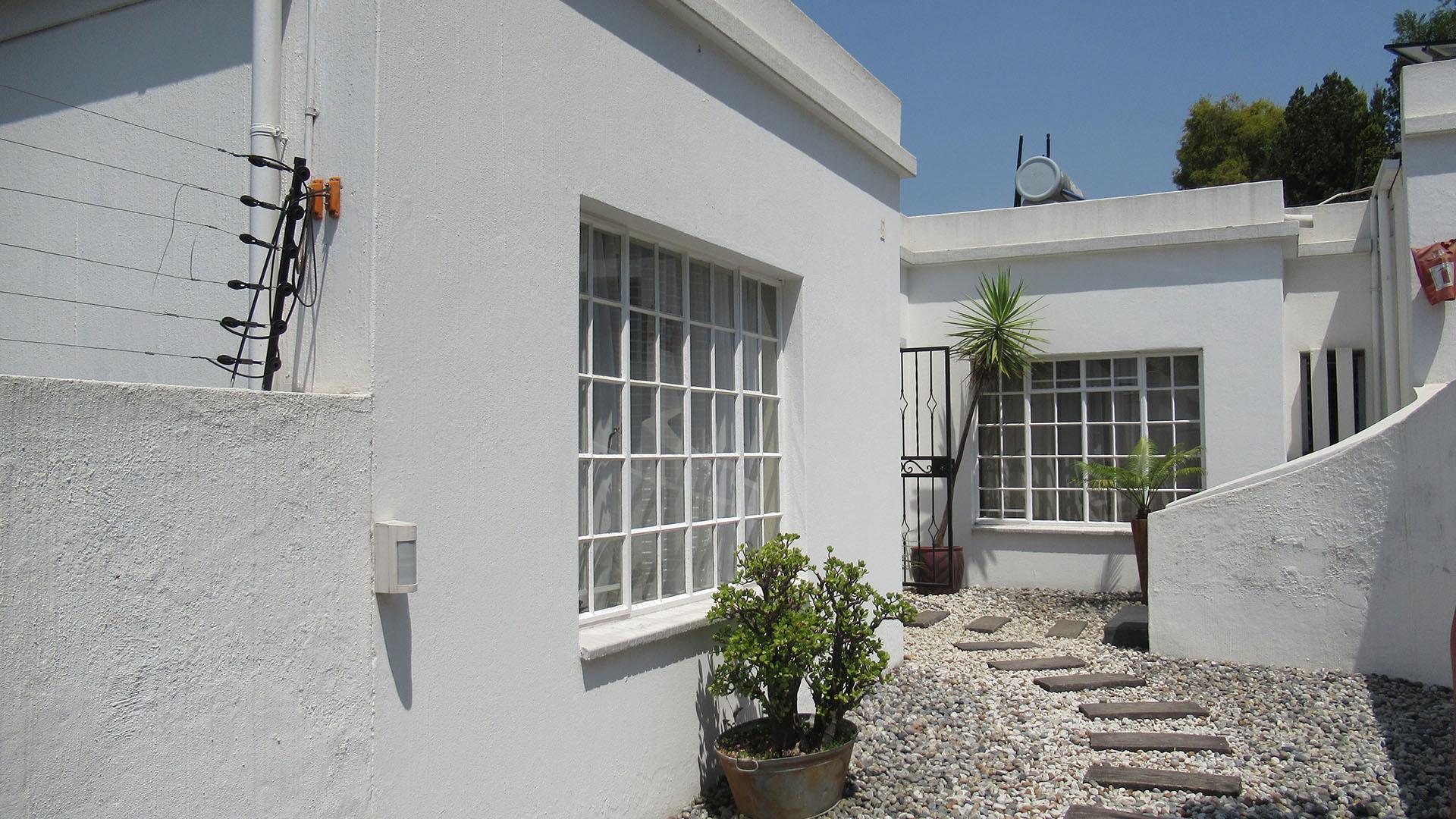 Front View of property in Paulshof