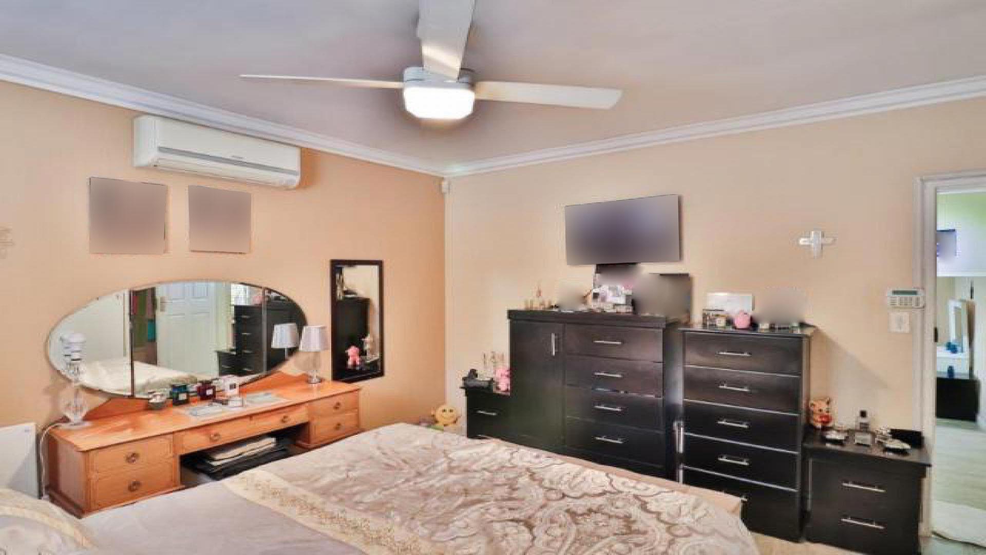 Bed Room 2 - 19 square meters of property in Paulshof