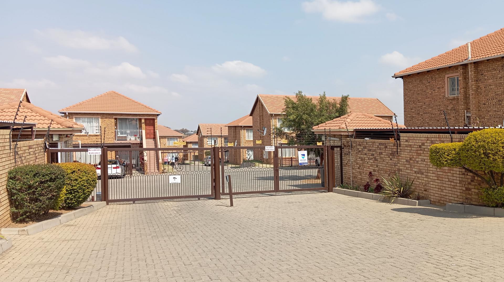 Front View of property in Rosettenville