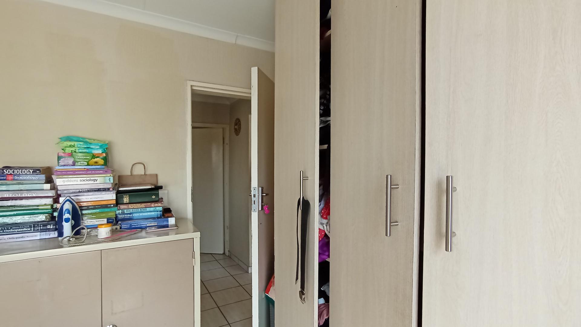 Bed Room 1 - 13 square meters of property in Rosettenville