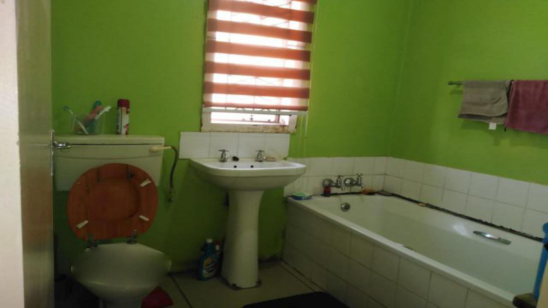 Bathroom 1 of property in Edendale-KZN