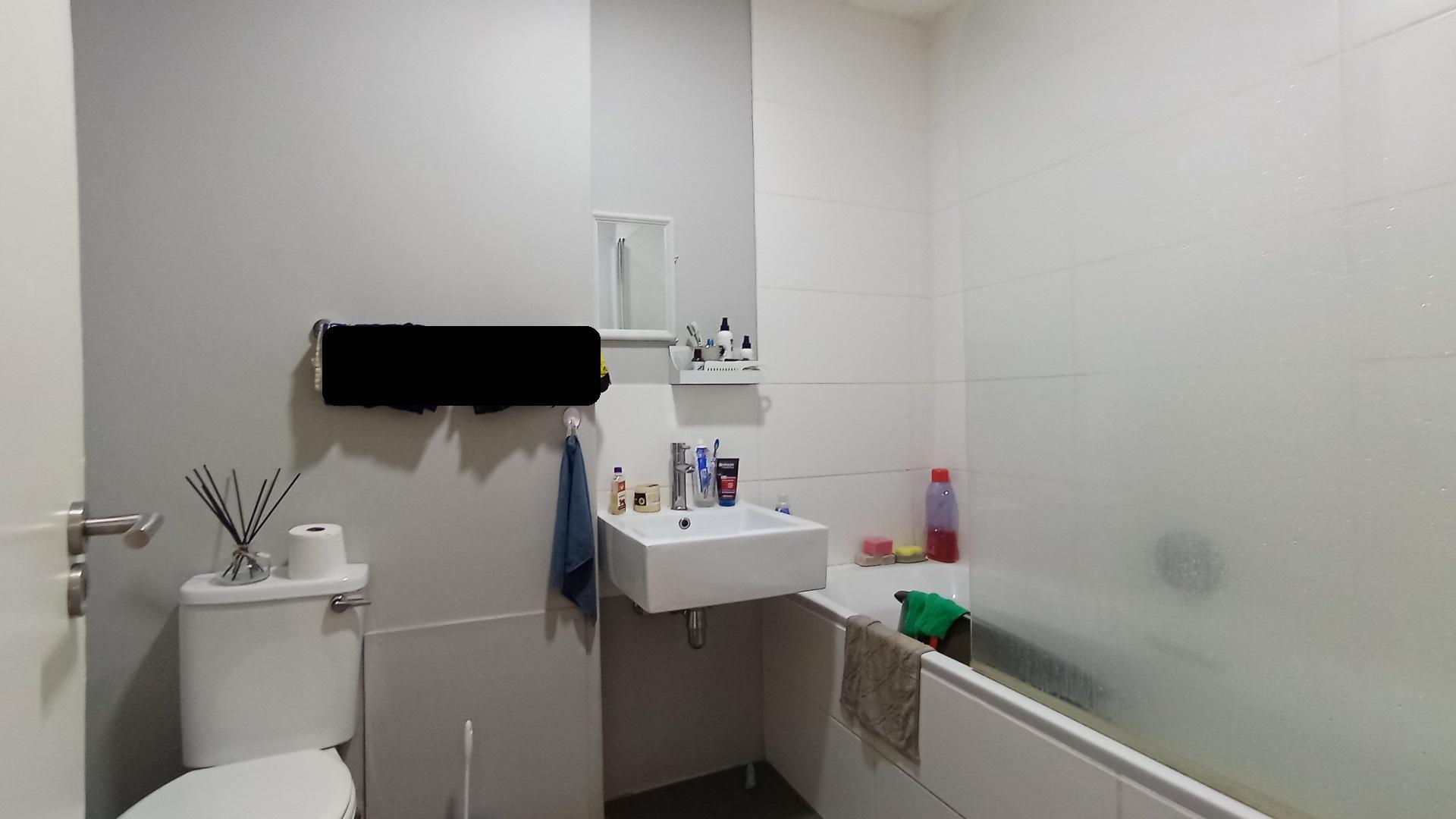 Bathroom 1 - 5 square meters of property in Umbogintwini