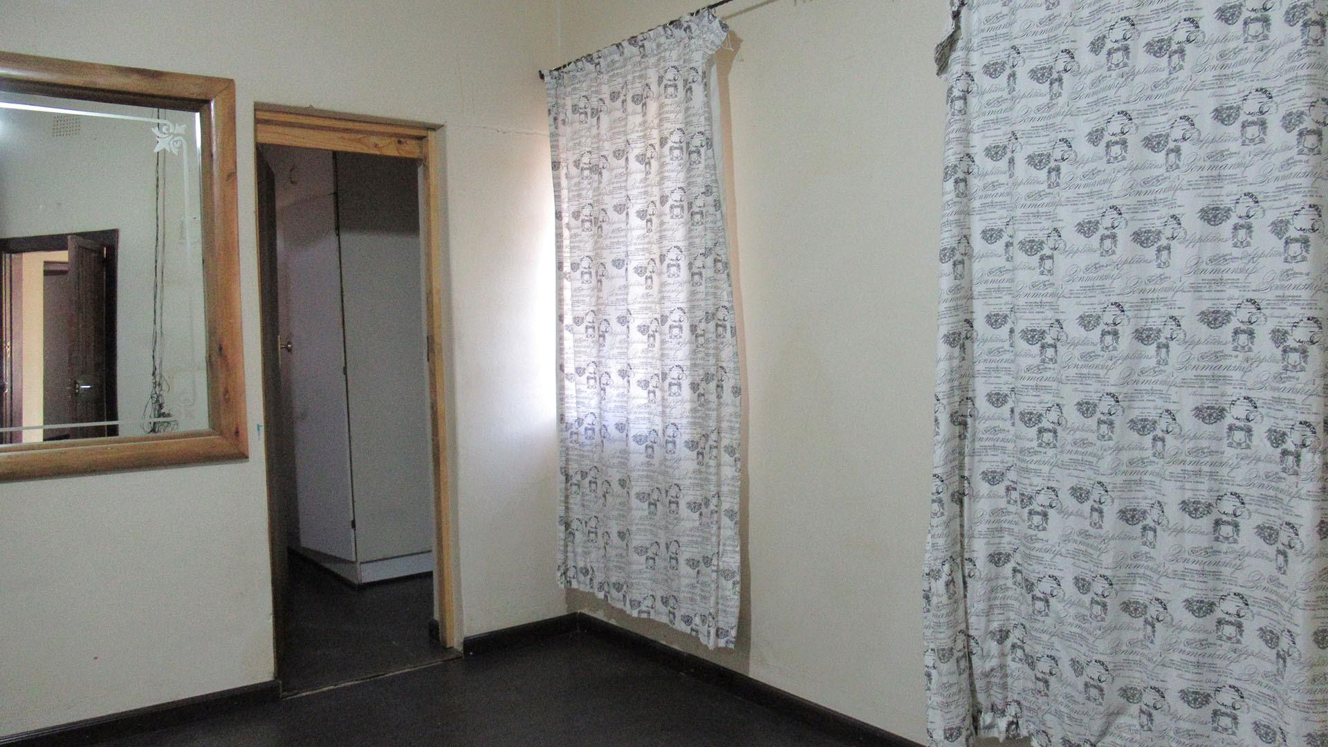 Main Bedroom - 26 square meters of property in West Porges