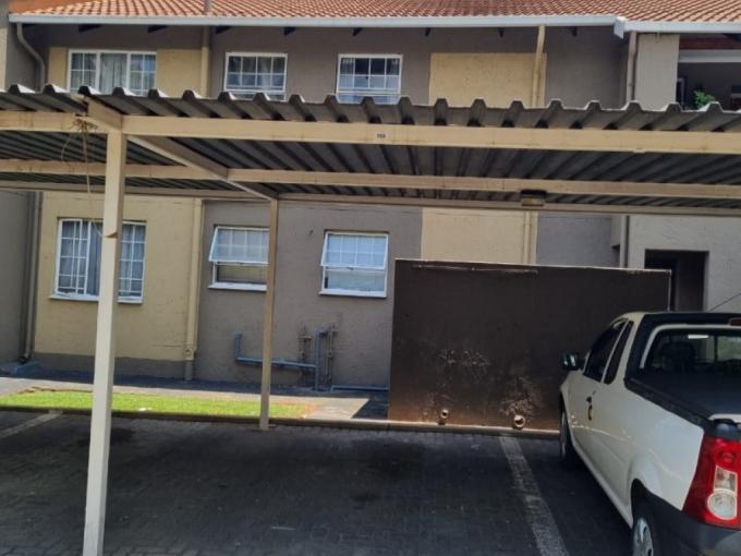 2 Bedroom Simplex for Sale For Sale in Verwoerdpark - MR649634