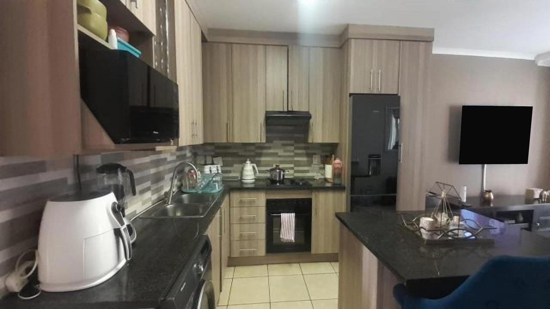 Kitchen - 12 square meters of property in Ruimsig