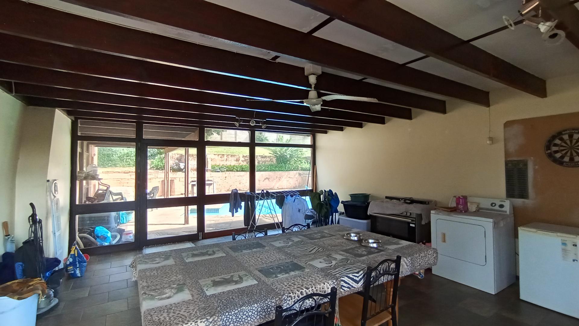 Scullery - 56 square meters of property in Amanzimtoti 