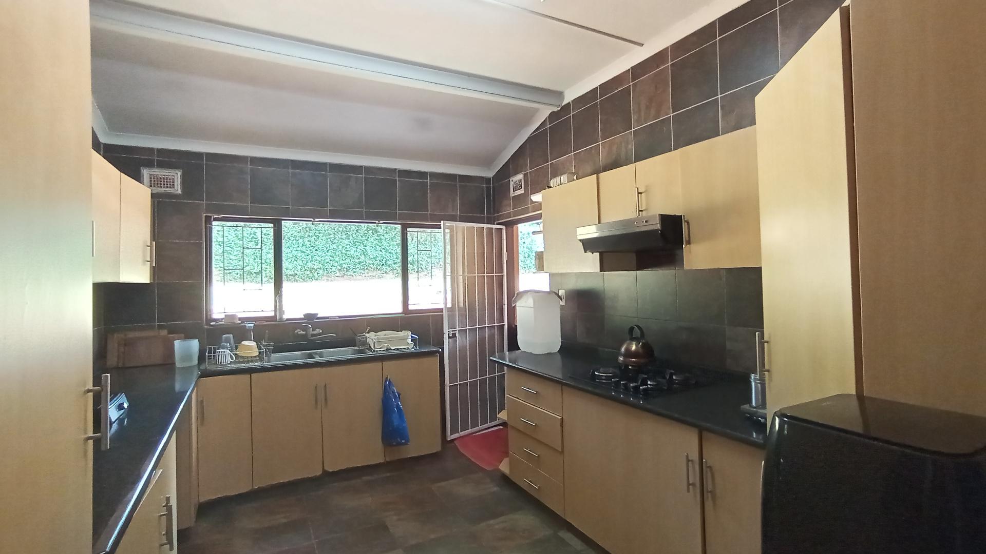 Kitchen - 46 square meters of property in Amanzimtoti 