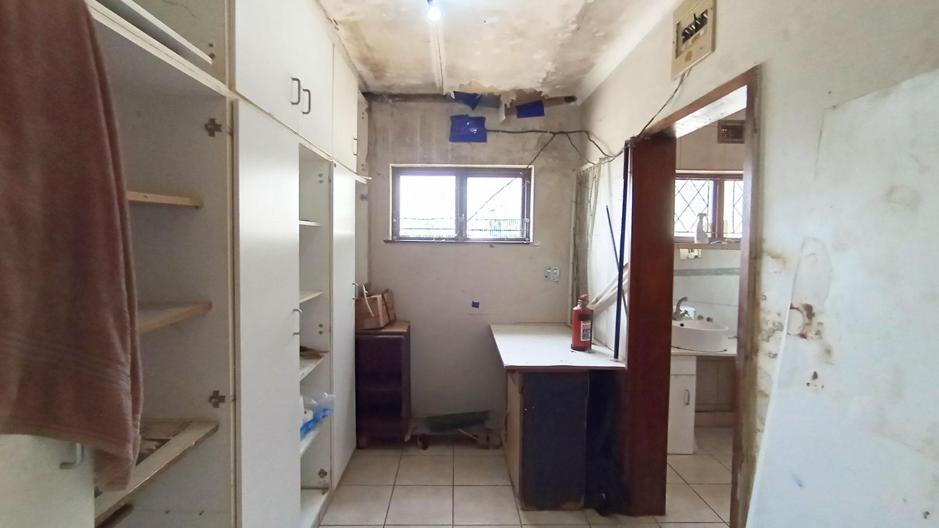 Spaces - 49 square meters of property in Amanzimtoti 