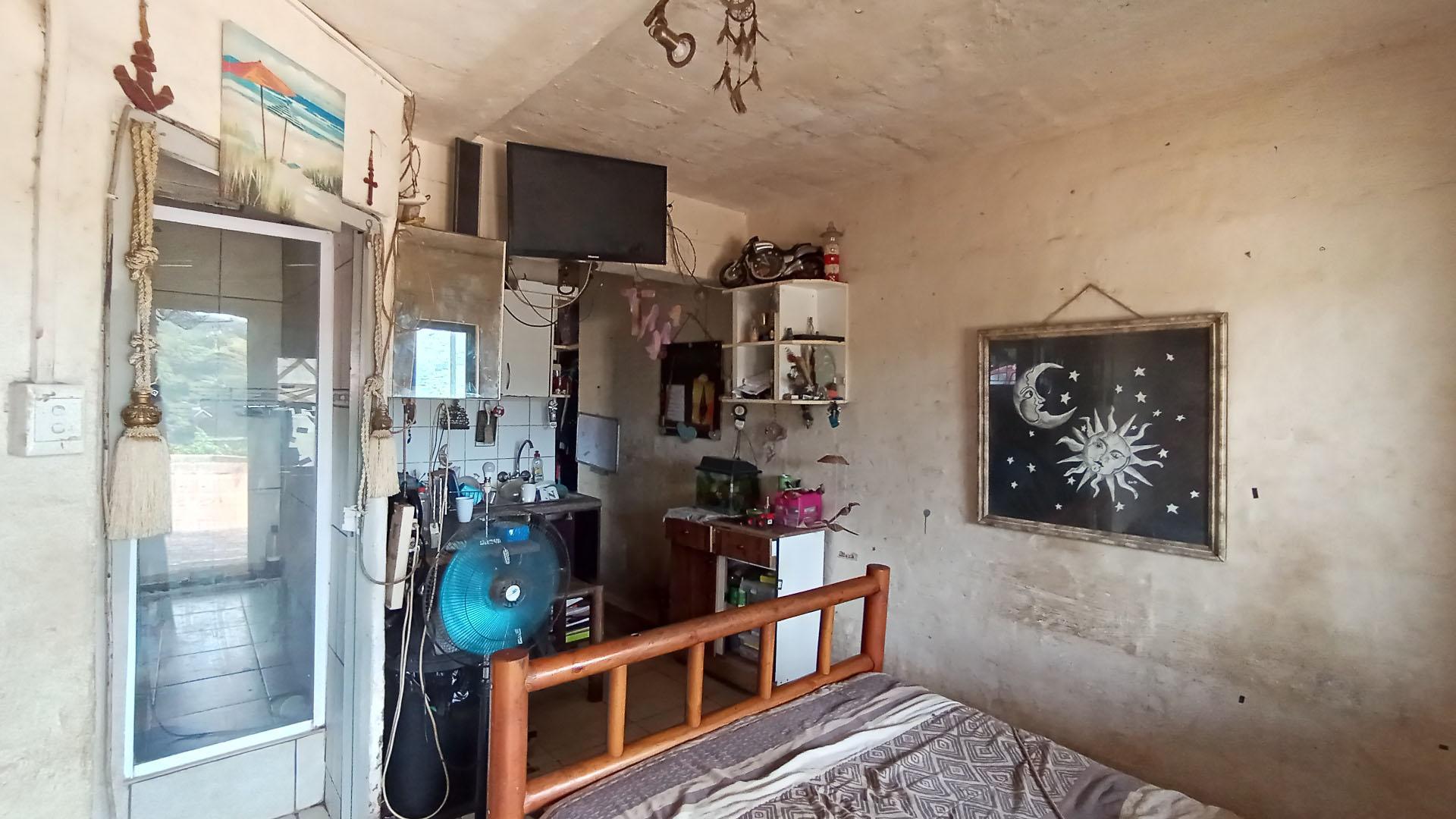 Flatlet - 128 square meters of property in Amanzimtoti 