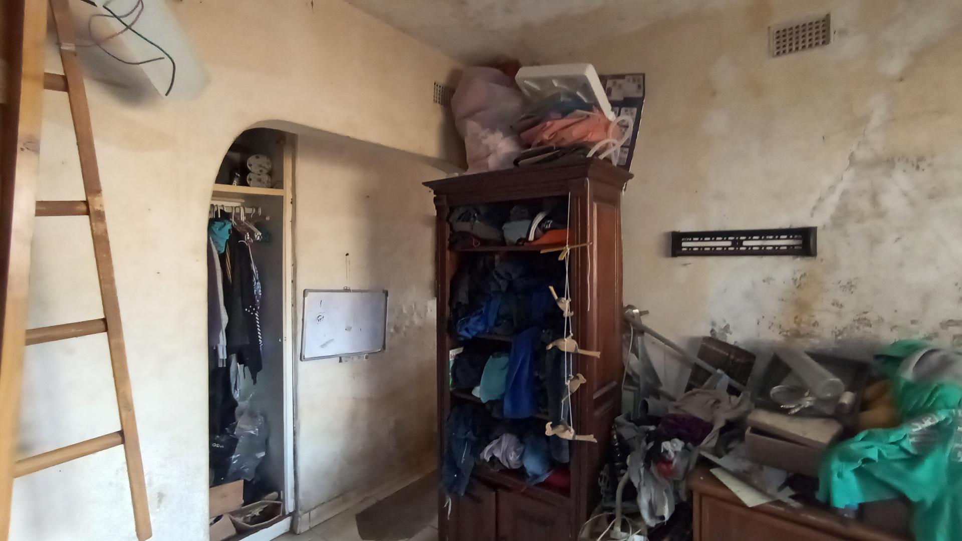 Flatlet - 128 square meters of property in Amanzimtoti 