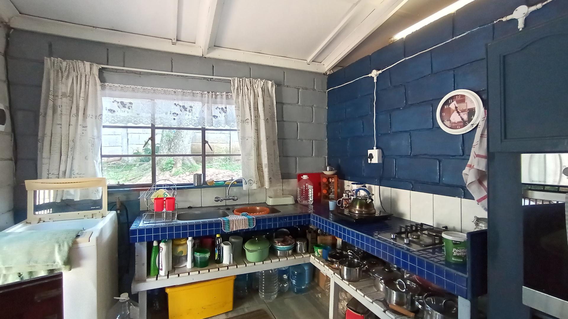 Kitchen - 46 square meters of property in Amanzimtoti 