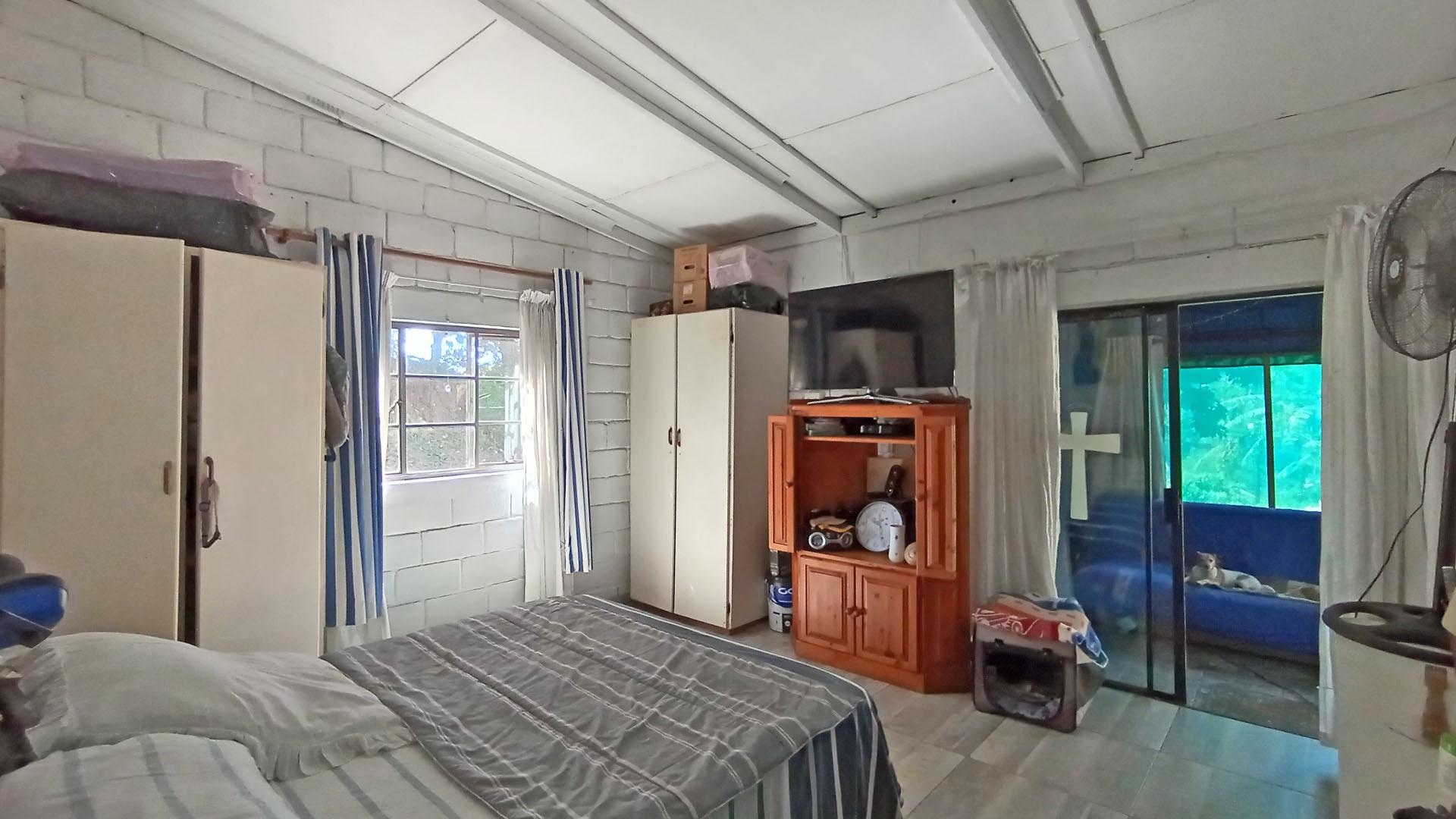 Flatlet - 128 square meters of property in Amanzimtoti 