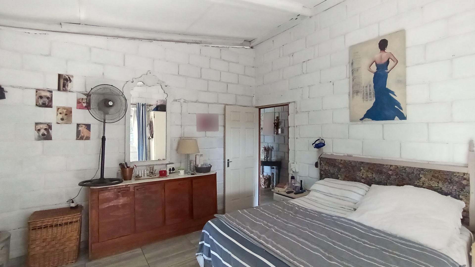 Flatlet - 128 square meters of property in Amanzimtoti 