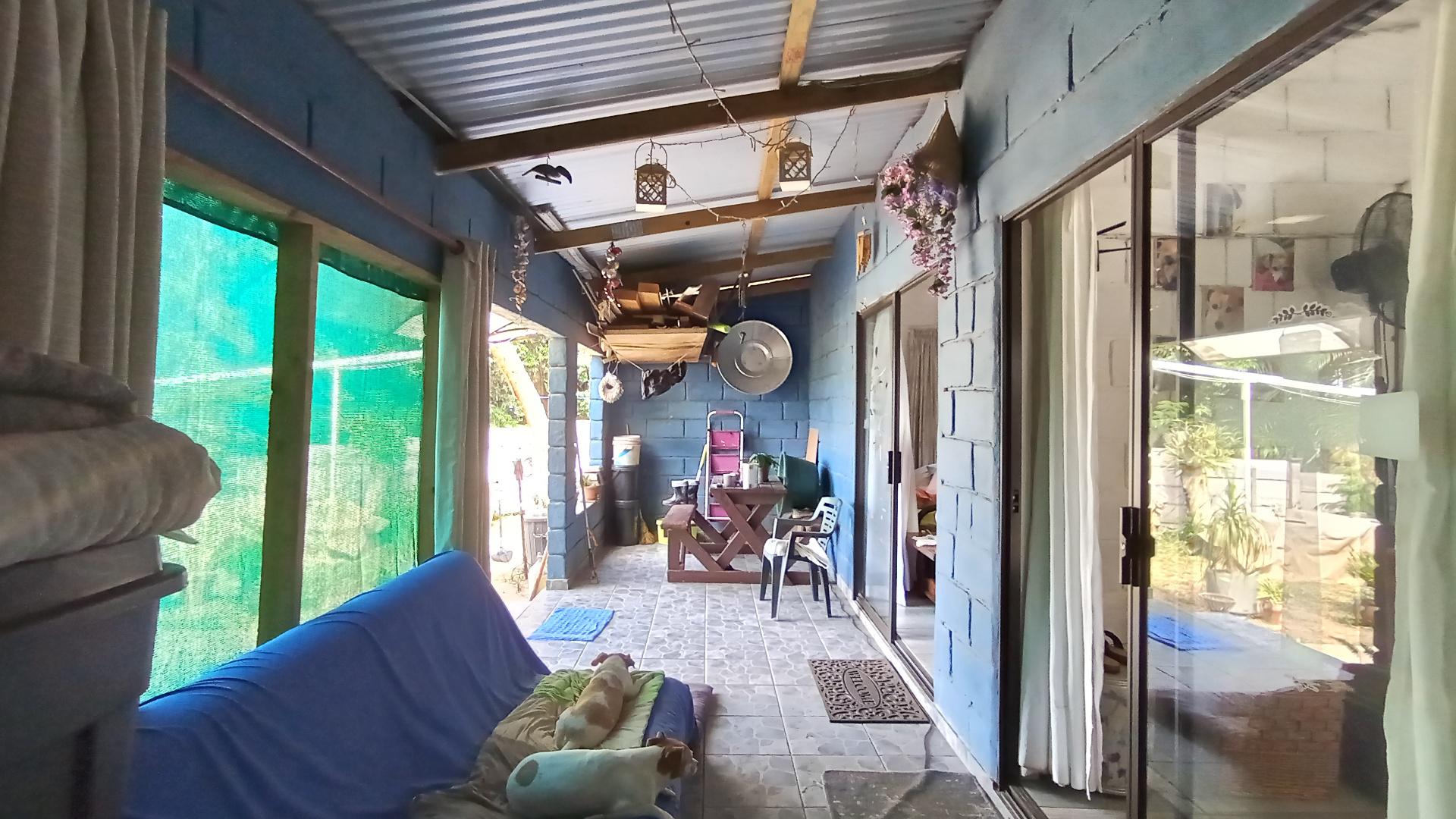 Patio - 79 square meters of property in Amanzimtoti 