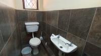 Guest Toilet - 4 square meters of property in Amanzimtoti 