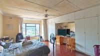 Main Bedroom - 33 square meters of property in Amanzimtoti 