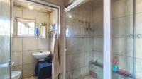 Bathroom 3+ - 6 square meters of property in Amanzimtoti 