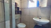 Bathroom 3+ - 6 square meters of property in Amanzimtoti 