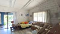 Flatlet - 128 square meters of property in Amanzimtoti 