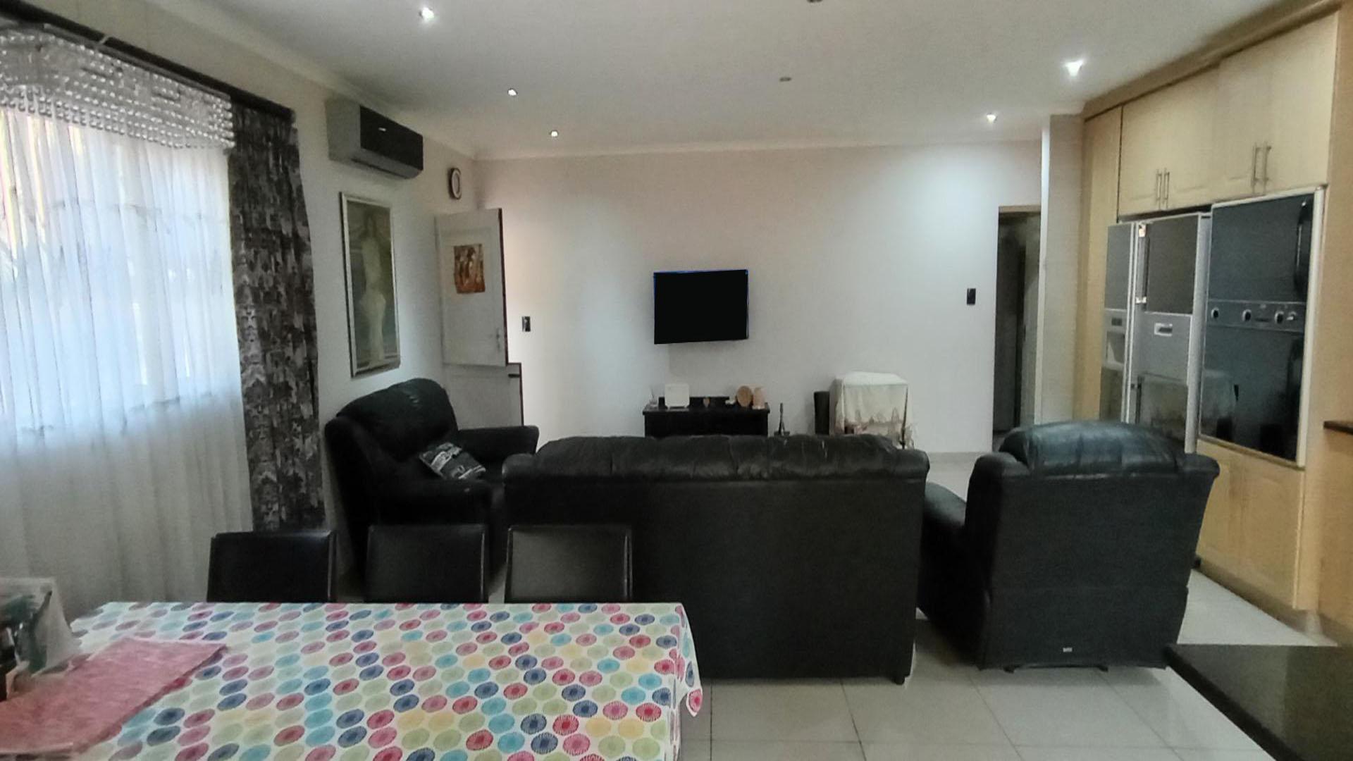 Lounges of property in Parkhill