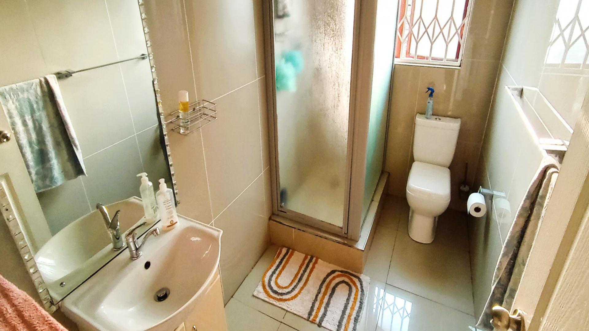 Bathroom 1 of property in Parkhill