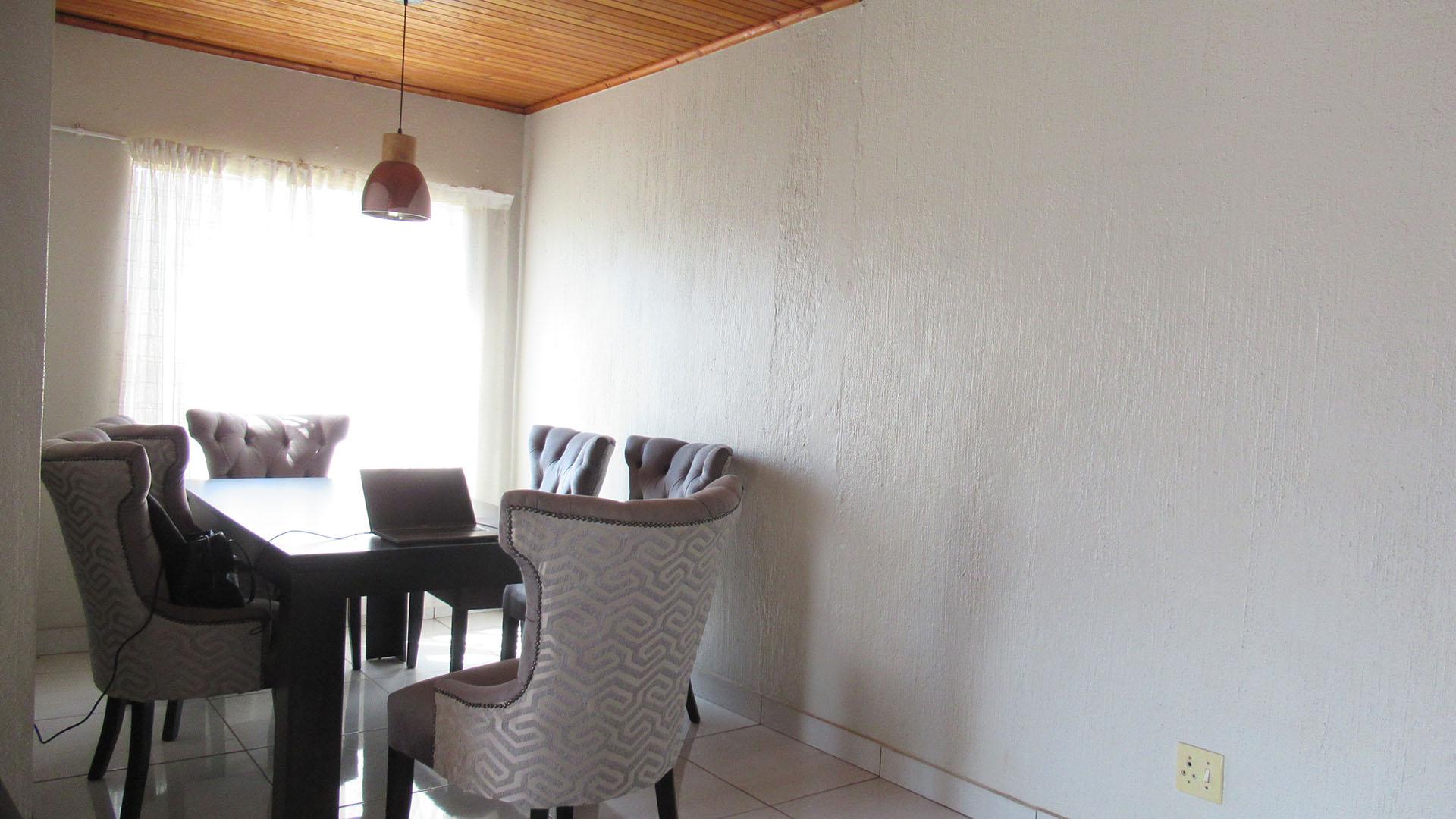 Dining Room - 15 square meters of property in Wilropark