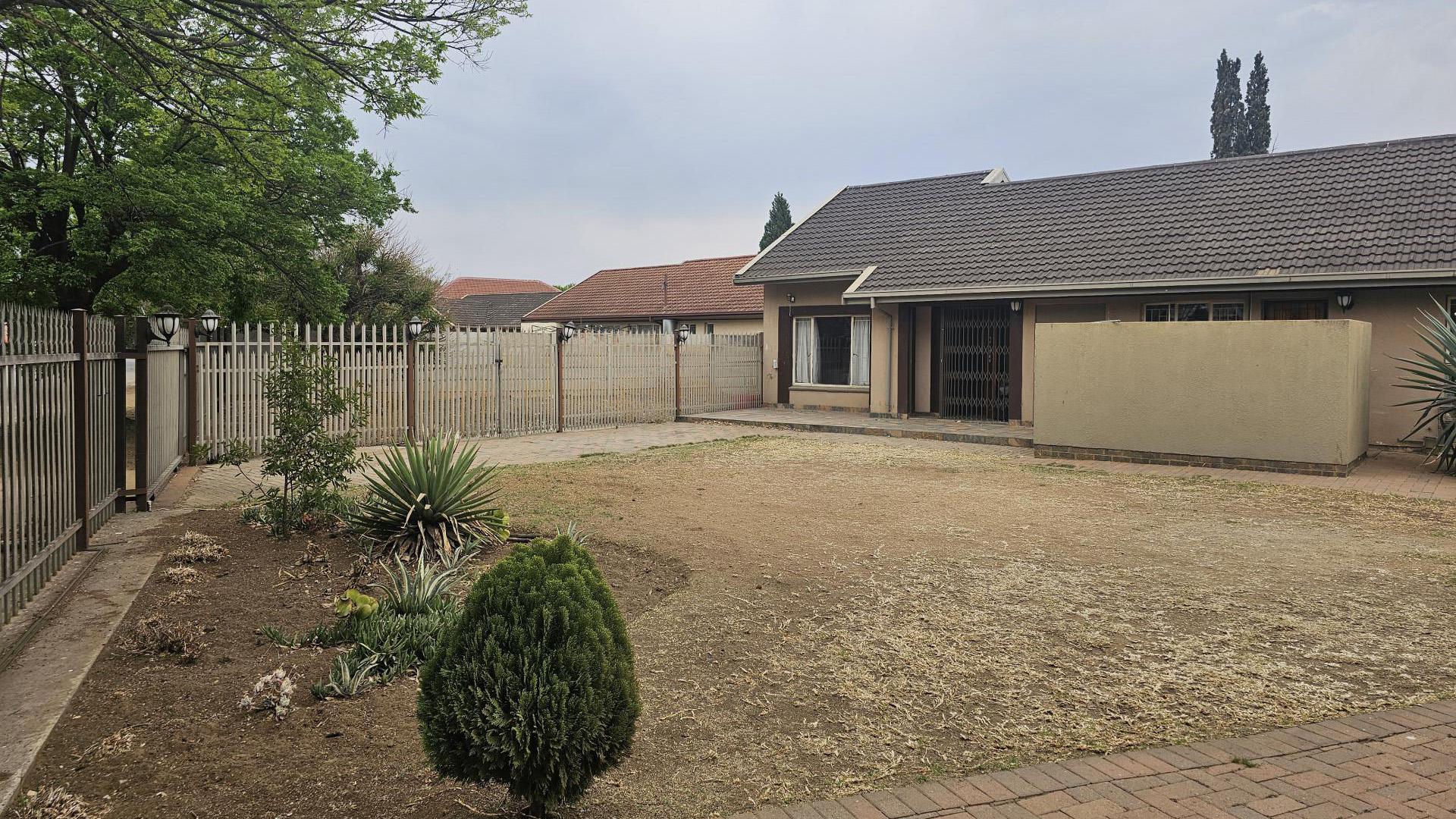 Front View of property in Miederpark