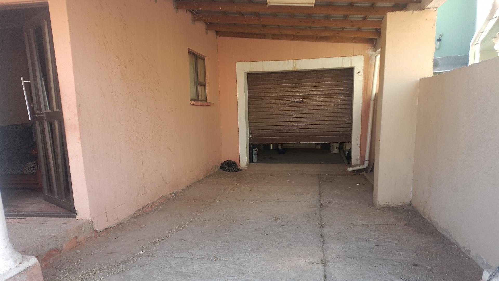 Spaces of property in Bezuidenhout Valley