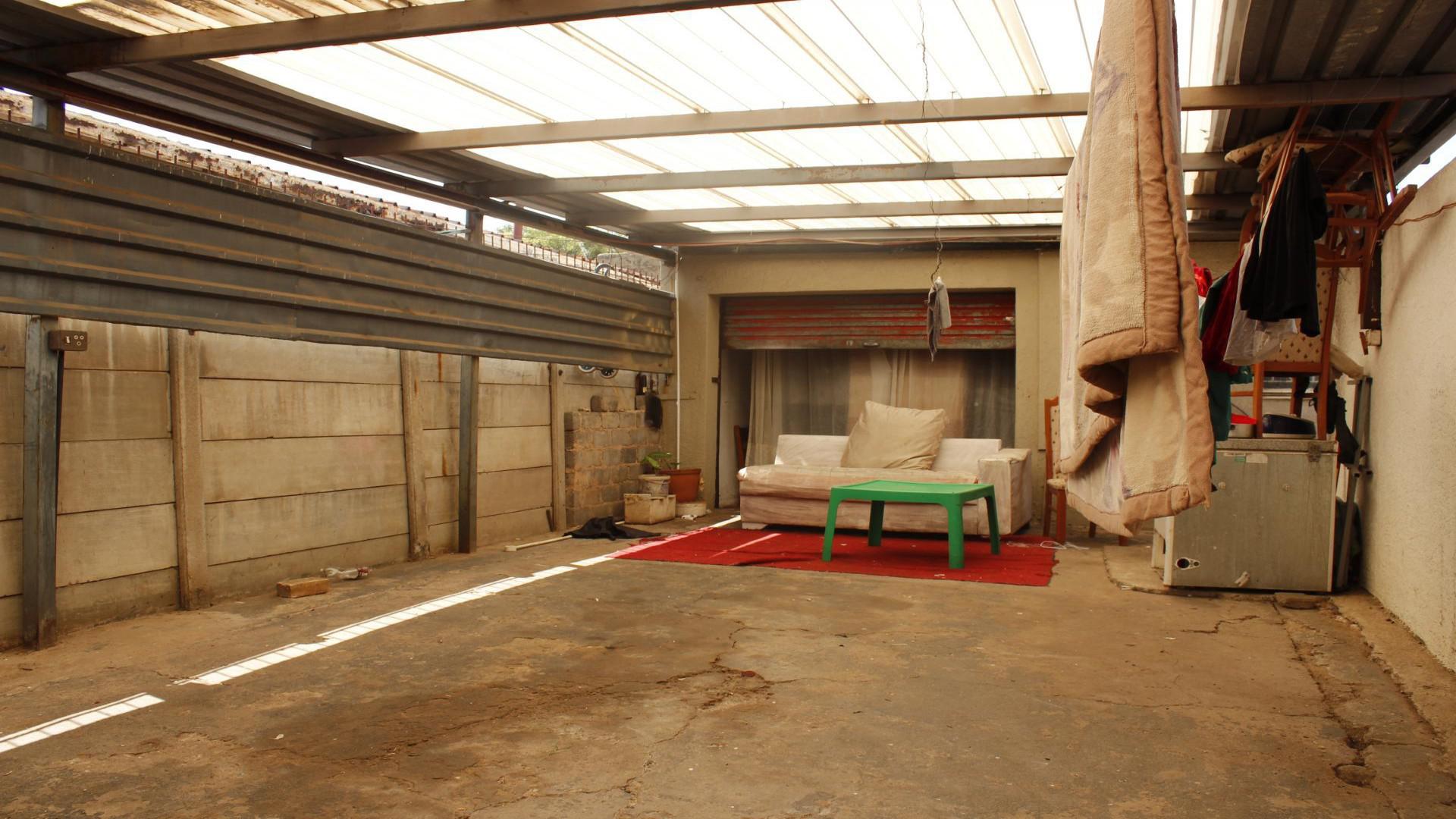 Spaces of property in Bezuidenhout Valley