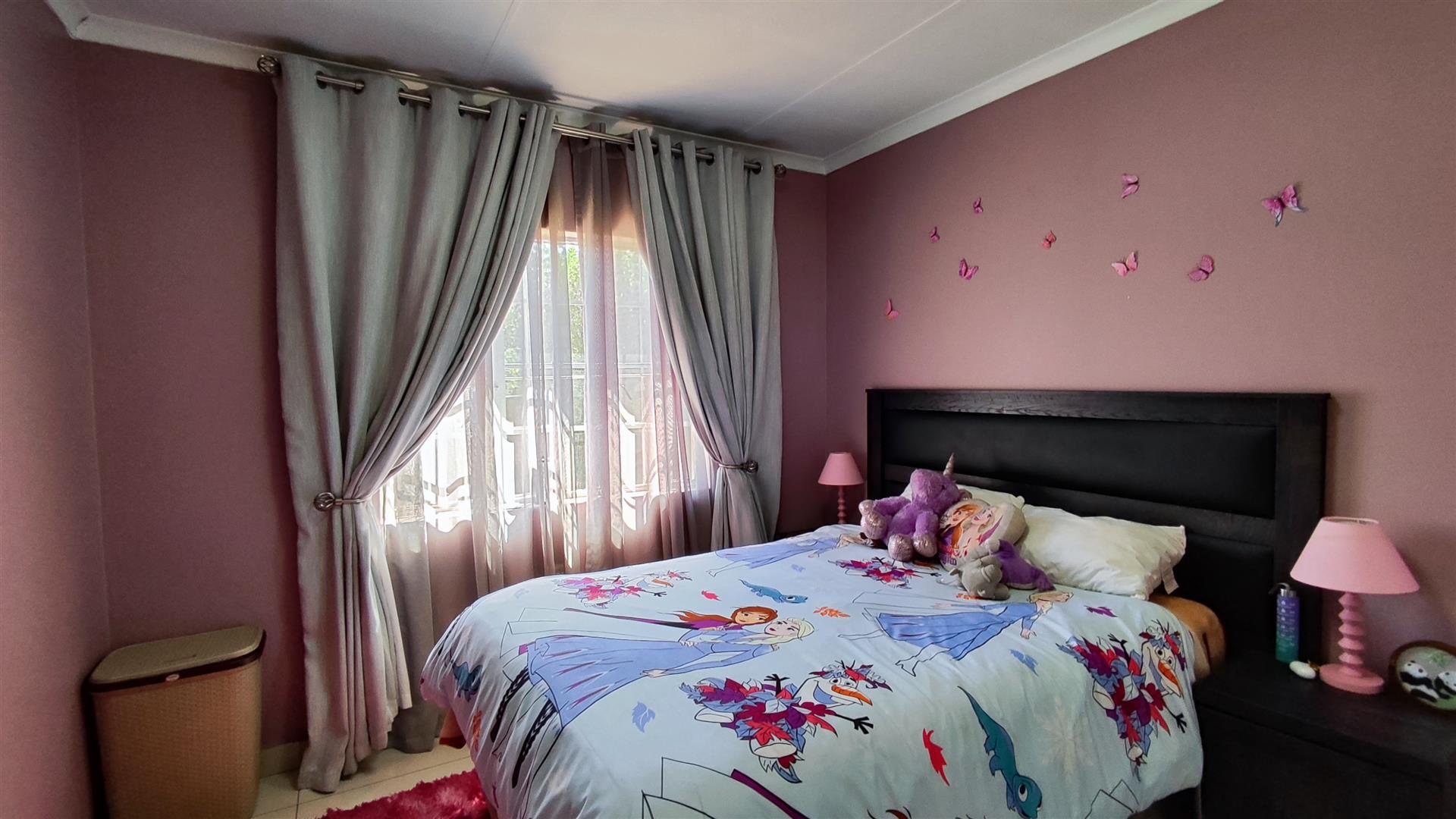 Bed Room 1 - 12 square meters of property in Dalpark