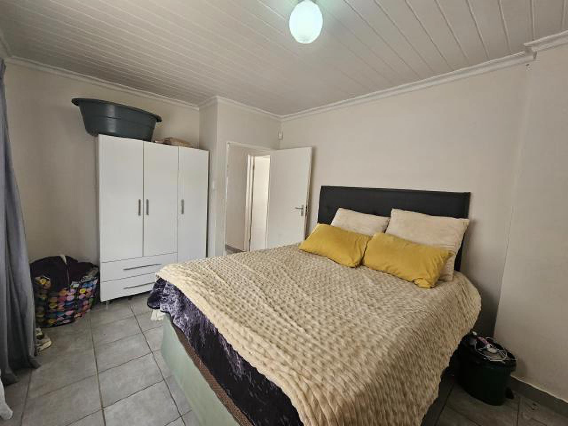 Main Bedroom of property in Amalinda