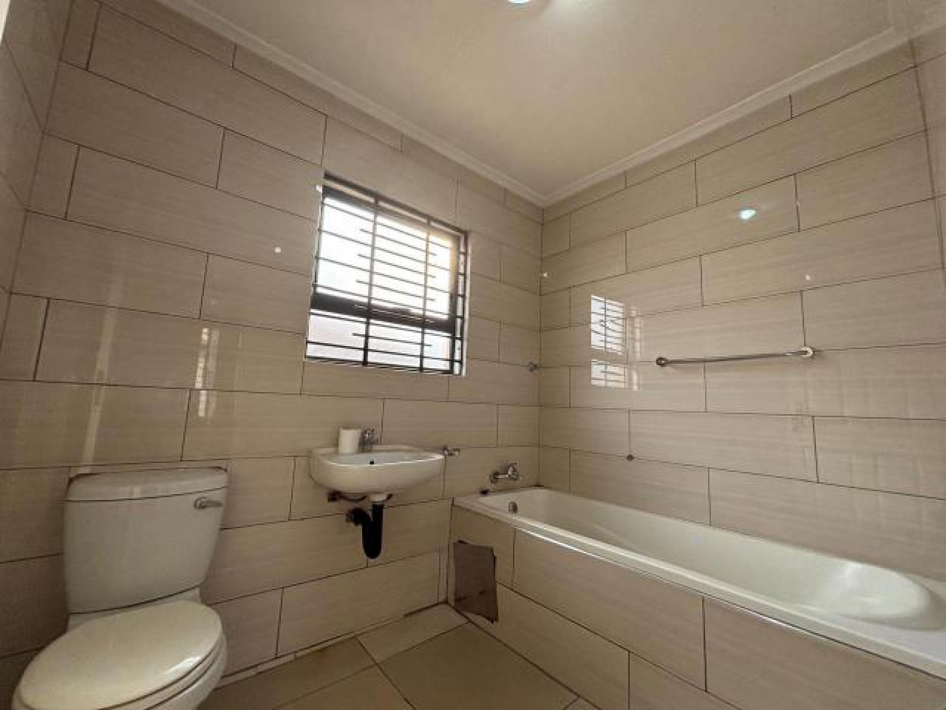 Bathroom 1 of property in Toekomsrus