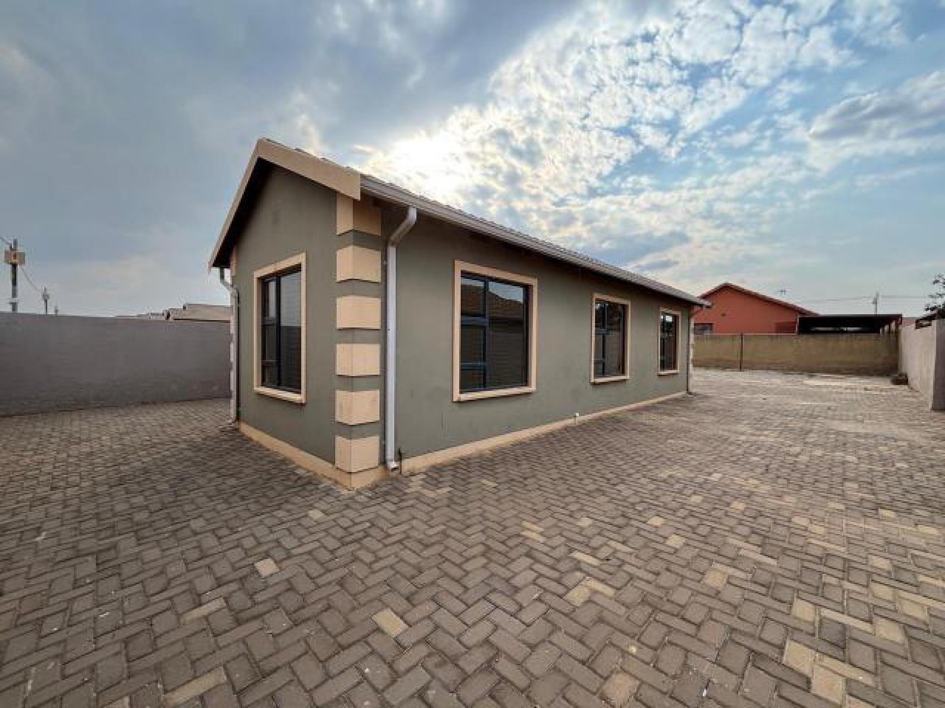 Backyard of property in Toekomsrus