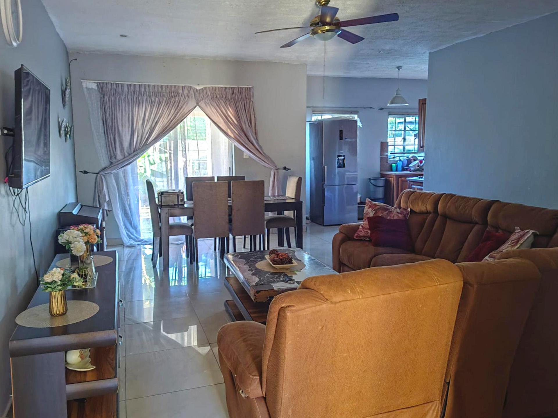 Lounges of property in Makhado (Louis Trichard)