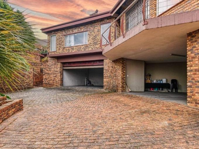 4 Bedroom House for Sale For Sale in Glenvista - MR650231
