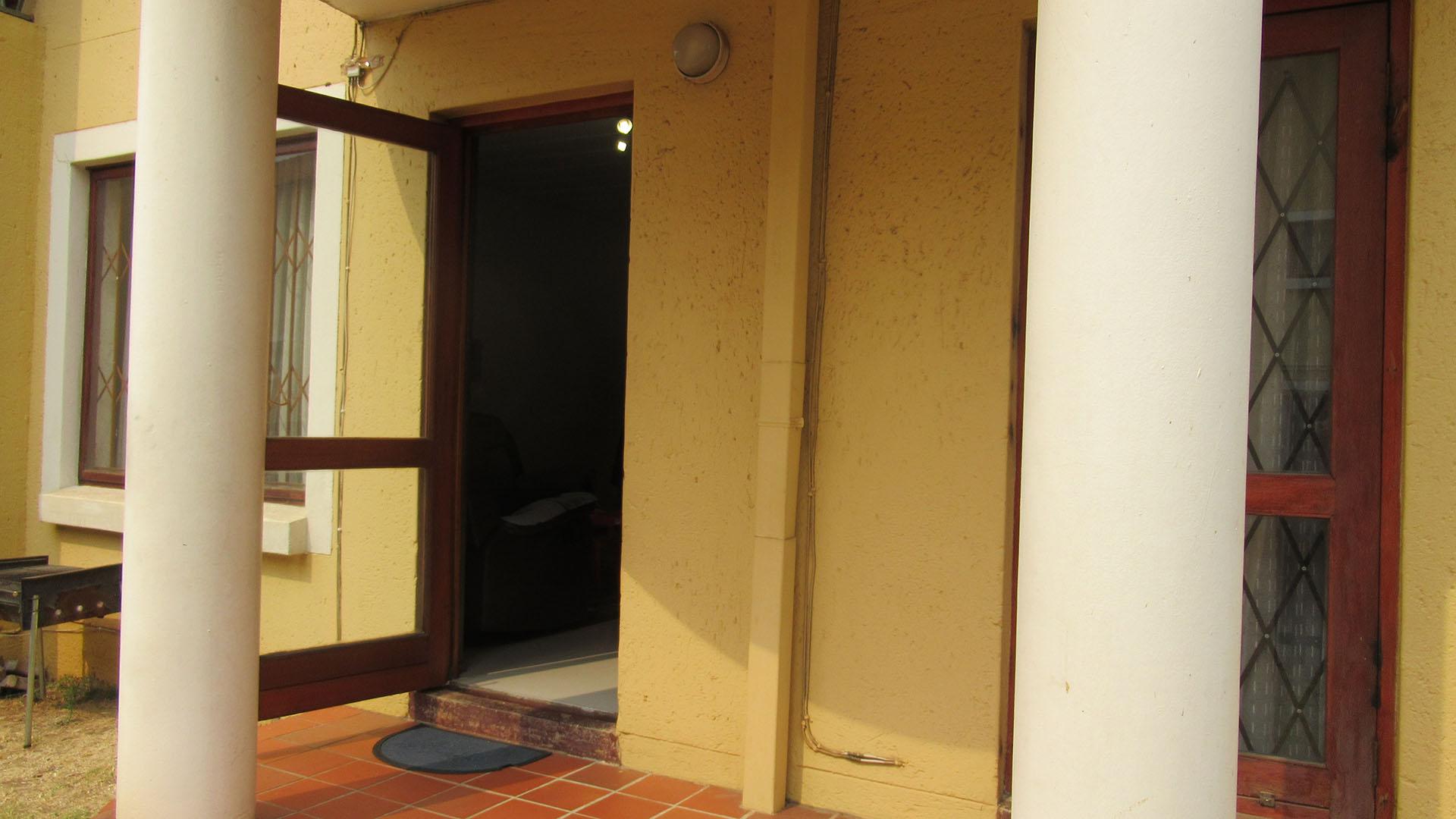 Backyard of property in Sundowner