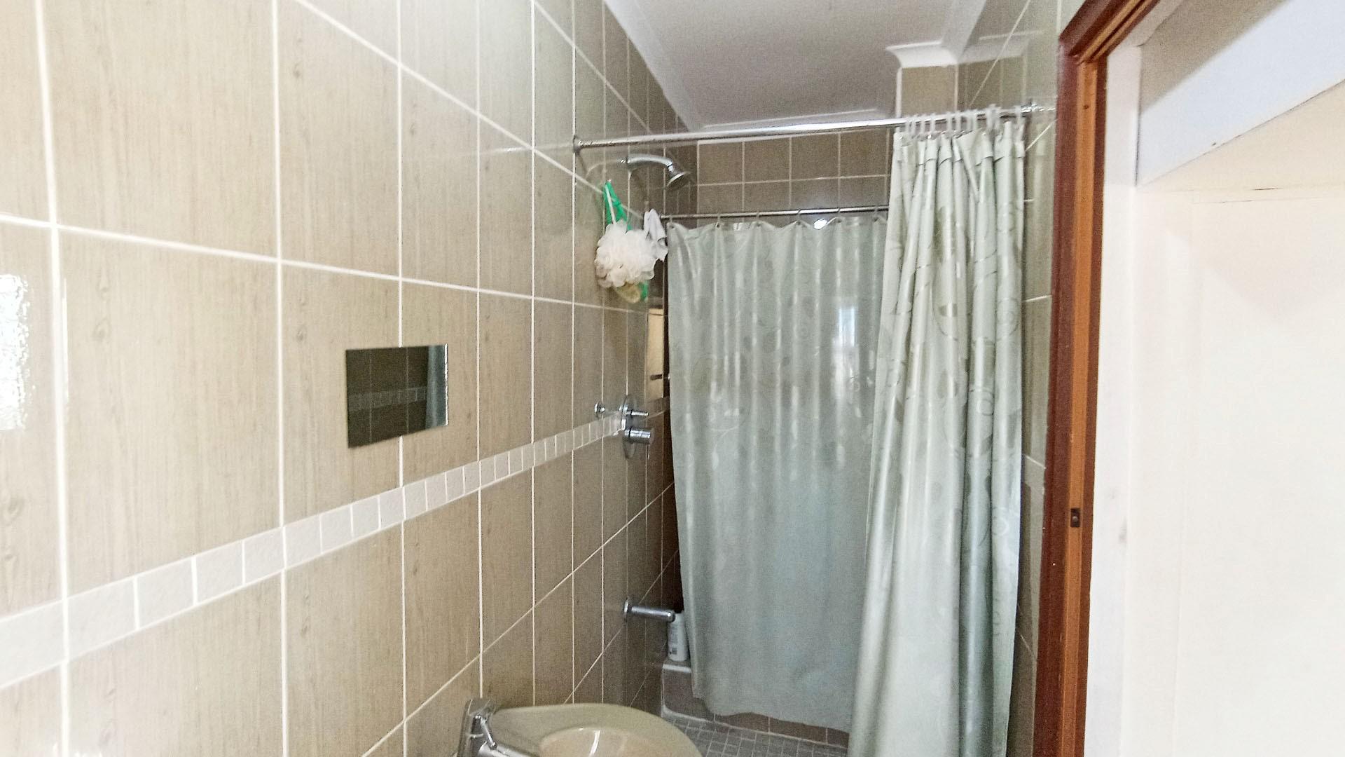 Main Bathroom - 4 square meters of property in Sunford