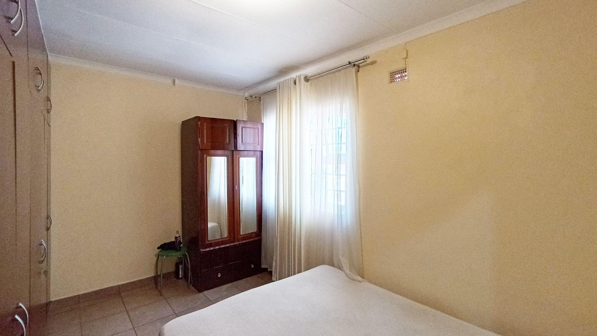 Bed Room 2 - 13 square meters of property in Sunford