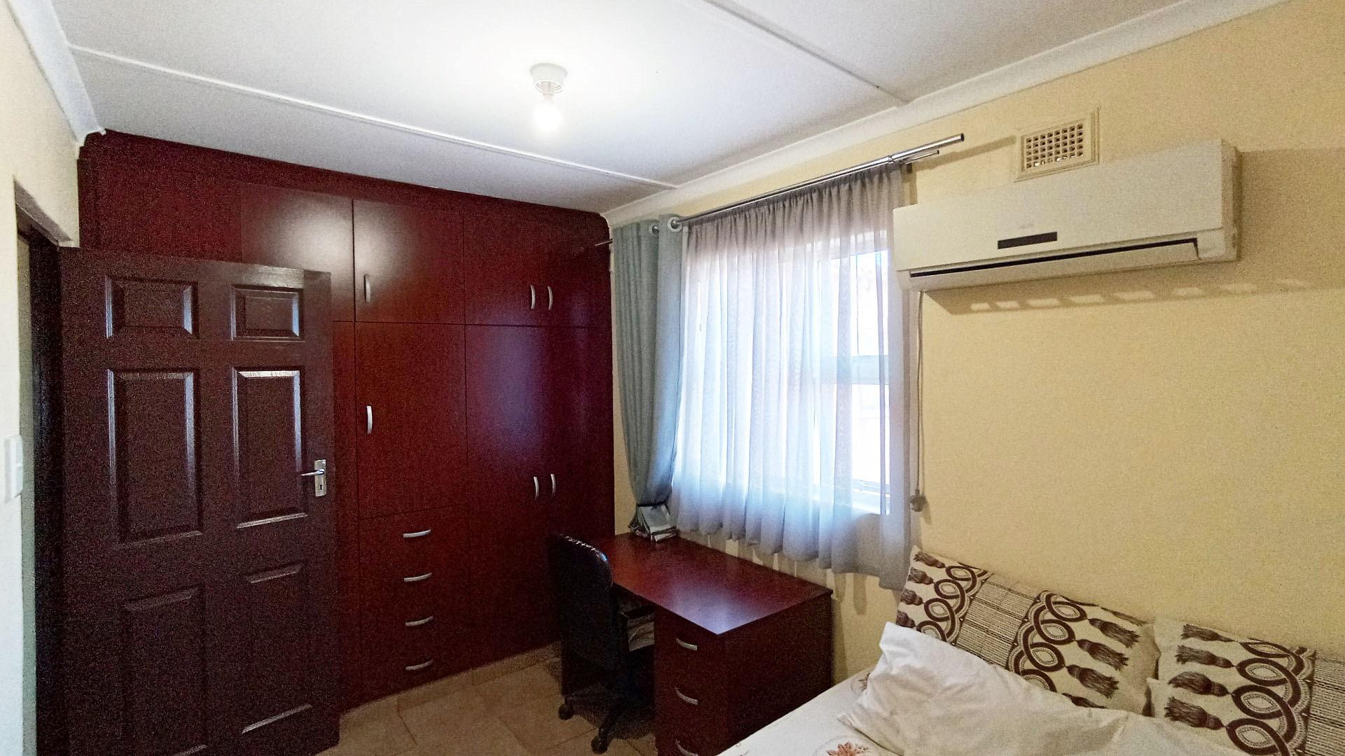 Bed Room 3 - 11 square meters of property in Sunford