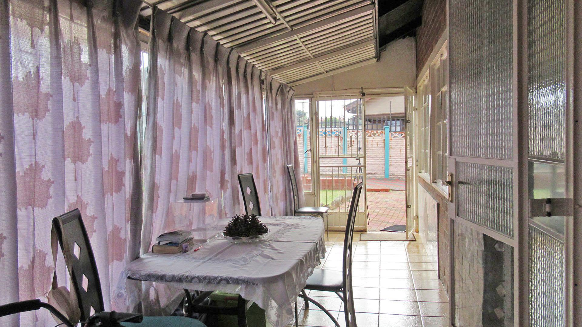 Patio - 45 square meters of property in Crosby