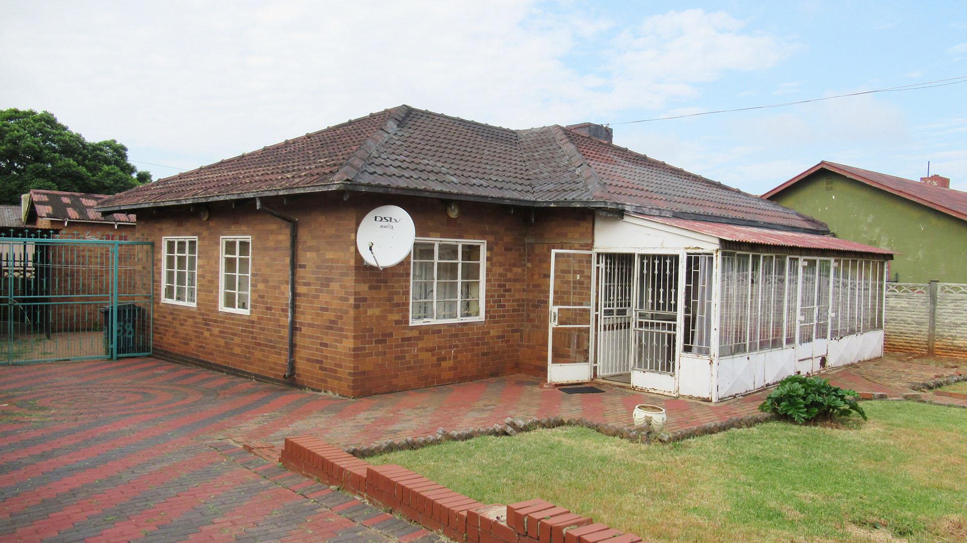 Front View of property in Crosby