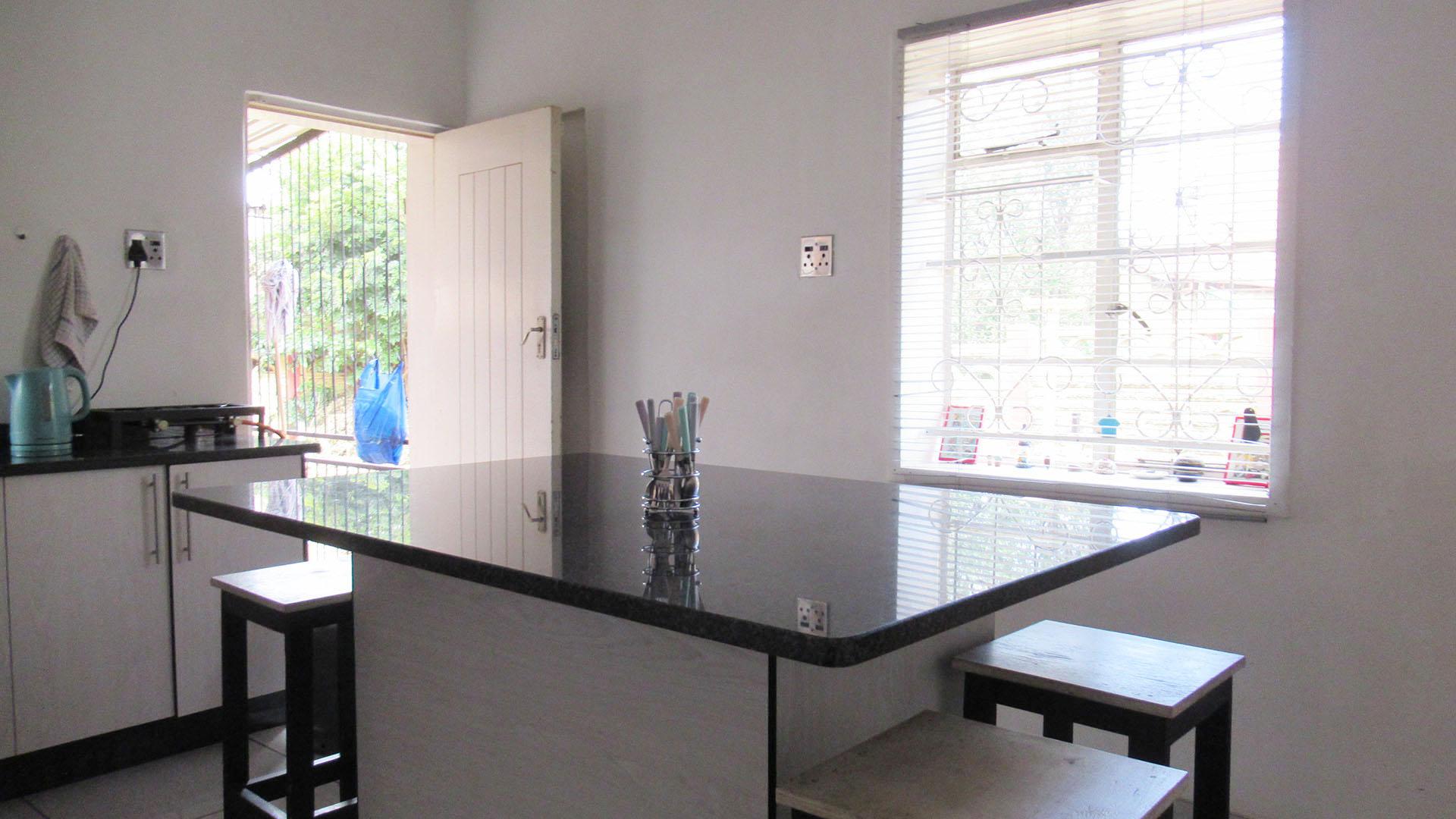 Kitchen - 18 square meters of property in Crosby