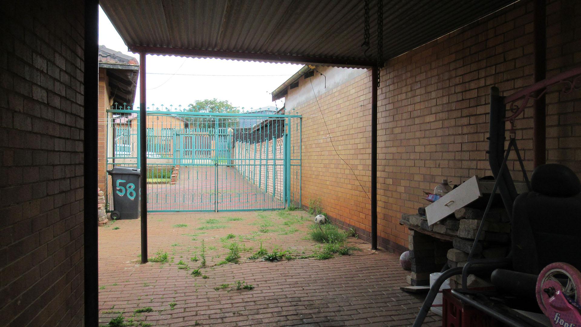 Patio - 45 square meters of property in Crosby